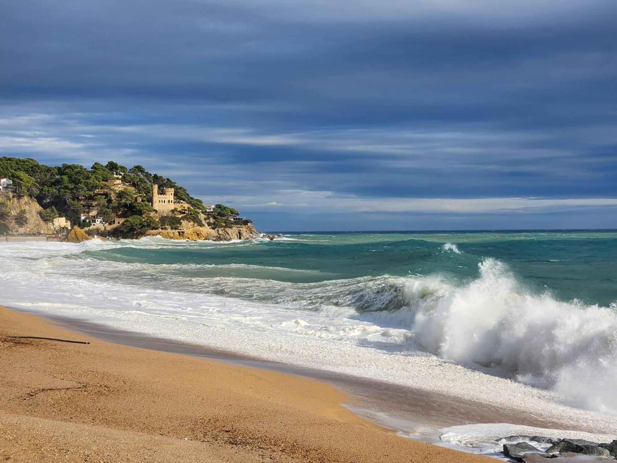 Apartament La Maison Snoopy, 6-8 Persons, Near Beach, Seaview Lloret de Mar