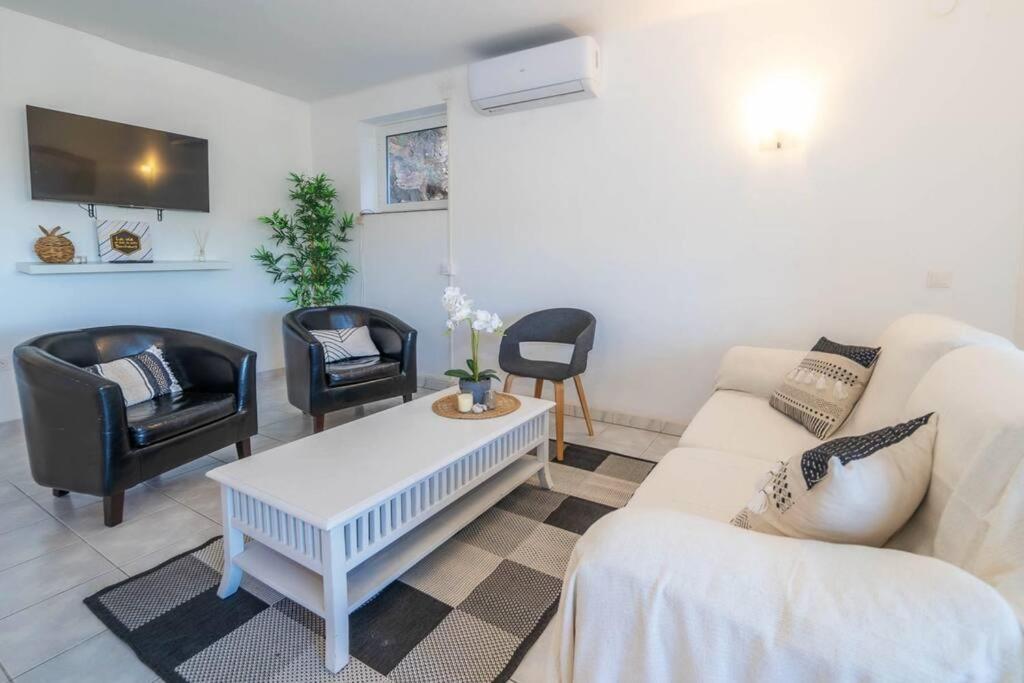 La Maison Snoopy, 6-8 Persons, Near Beach, Seaview Apartament *